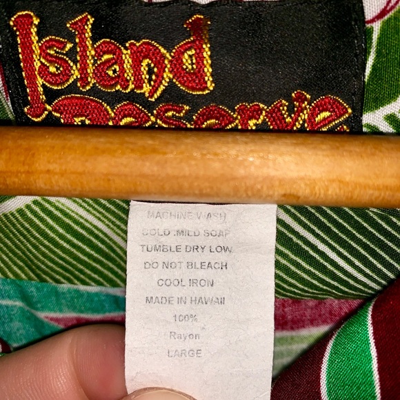 Beautiful Made in Hawaii Tropical shirt - Picture 4 of 4